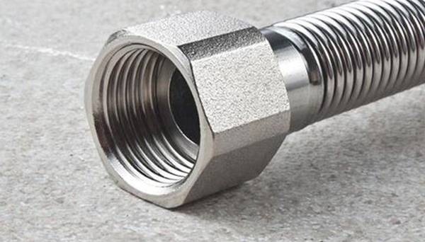 使用金属防爆淋浴管，让淋浴更安全！